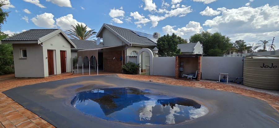 4 Bedroom Property for Sale in Hillcrest Northern Cape